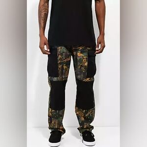 Monet Men's Camouflage and Black Cargo Pants‎
